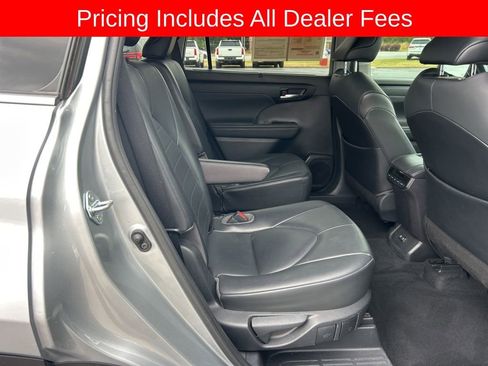 Used 2021 Toyota Highlander XLE FWD image 22