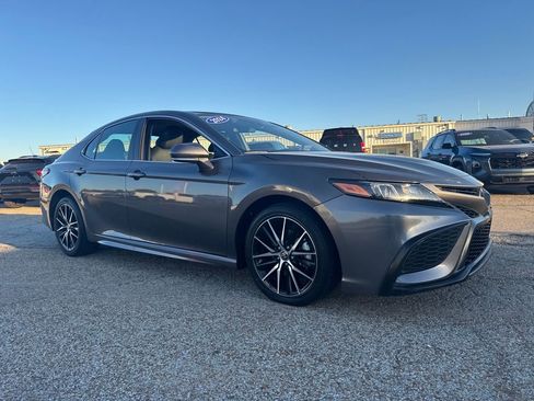 Used 2024 Toyota Camry SE image 8