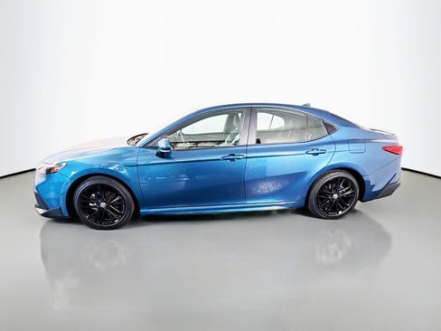 Used 2025 Toyota Camry SE FWD image 6