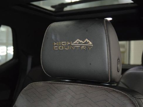 Used 2023 Chevrolet Traverse High Country w/ LPO, Cargo Package AWD/4WD image 39