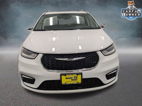 Used 2022 Chrysler Pacifica Limited image 2