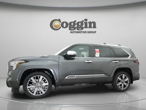 Used 2025 Toyota Sequoia Capstone AWD/4WD image 4