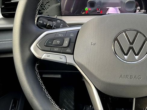 New 2026 Volkswagen Tiguan SE image 9