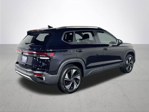 New 2025 Volkswagen Taos SE image 6