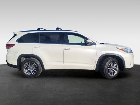 Used 2018 Toyota Highlander XLE image 5