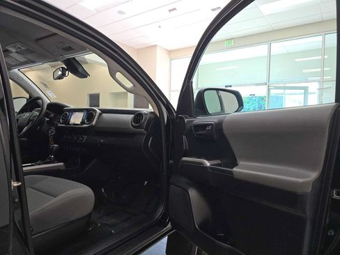 Used 2019 Toyota Tacoma SR5 AWD/4WD image 27