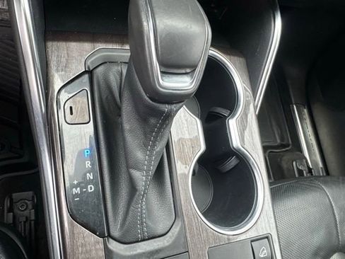 Used 2023 Toyota Highlander Platinum AWD/4WD image 32