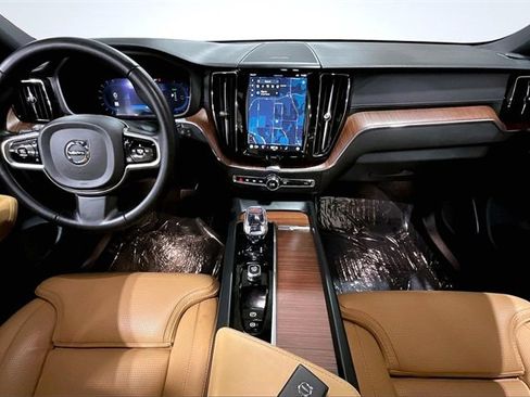 Certified 2024 Volvo XC60 T8 Ultimate w/ Climate Package image 17