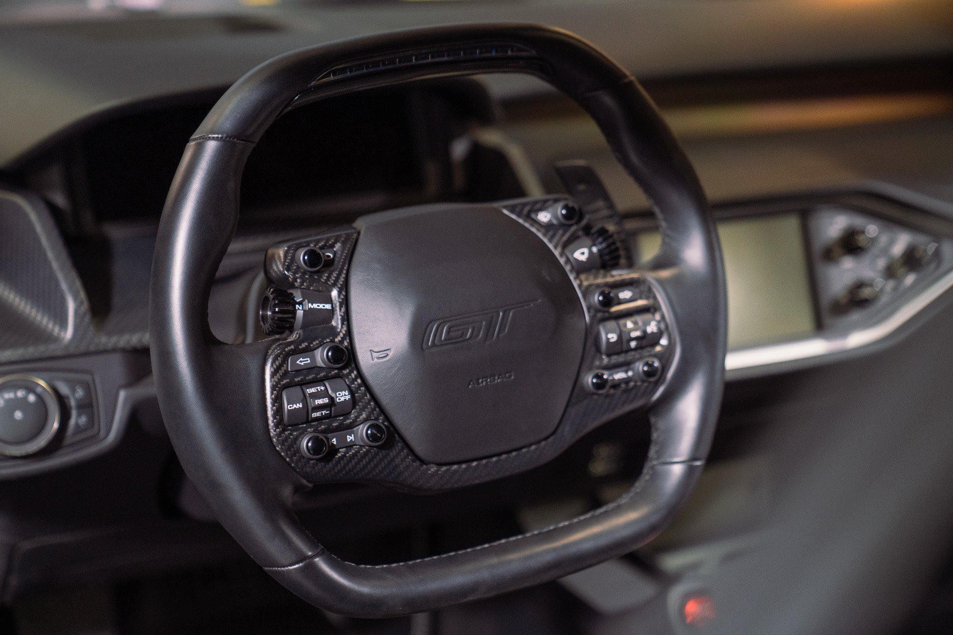 Used 2019 Ford GT RWD image 41