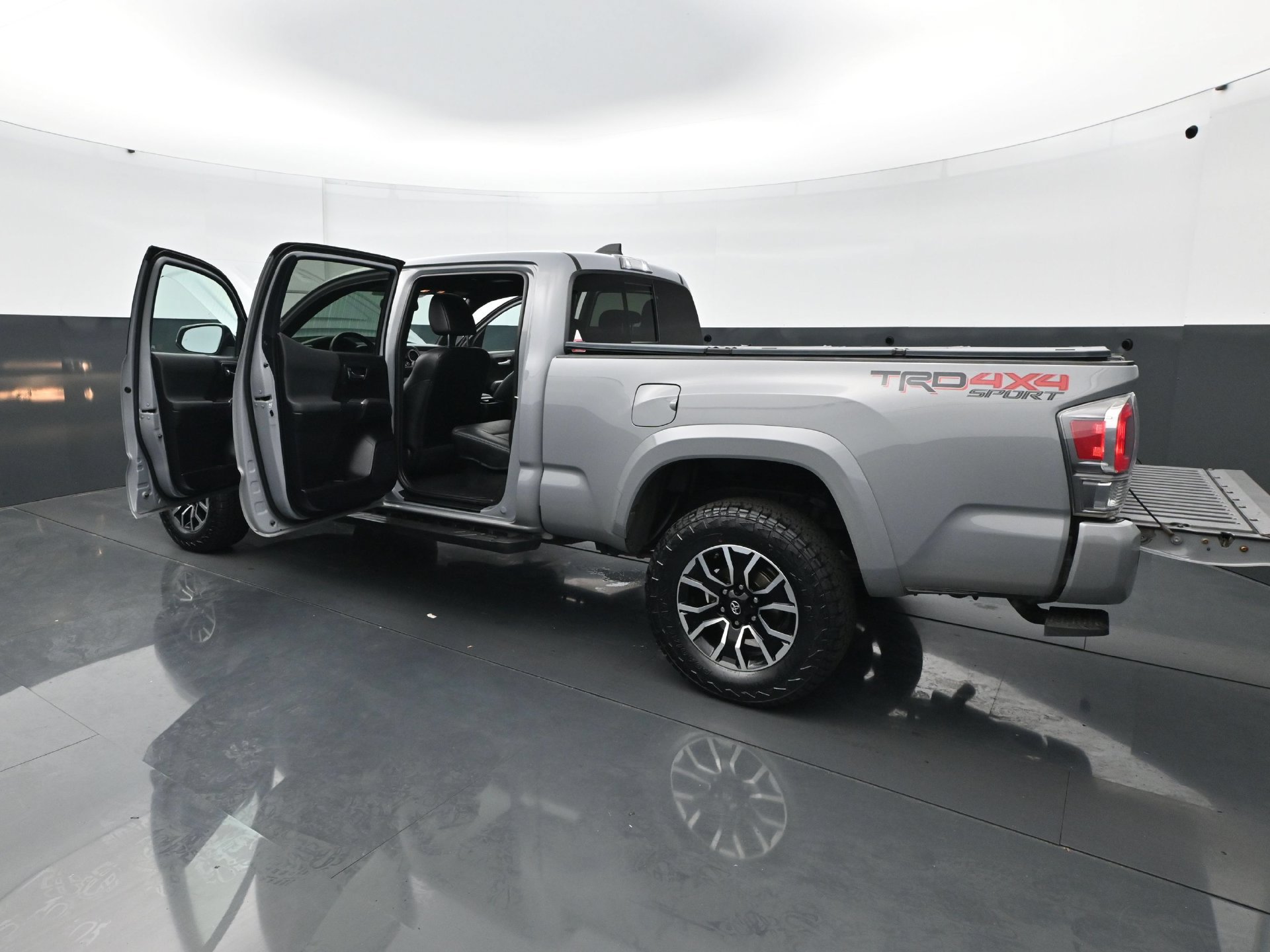 Used 2020 Toyota Tacoma TRD Sport AWD/4WD image 32
