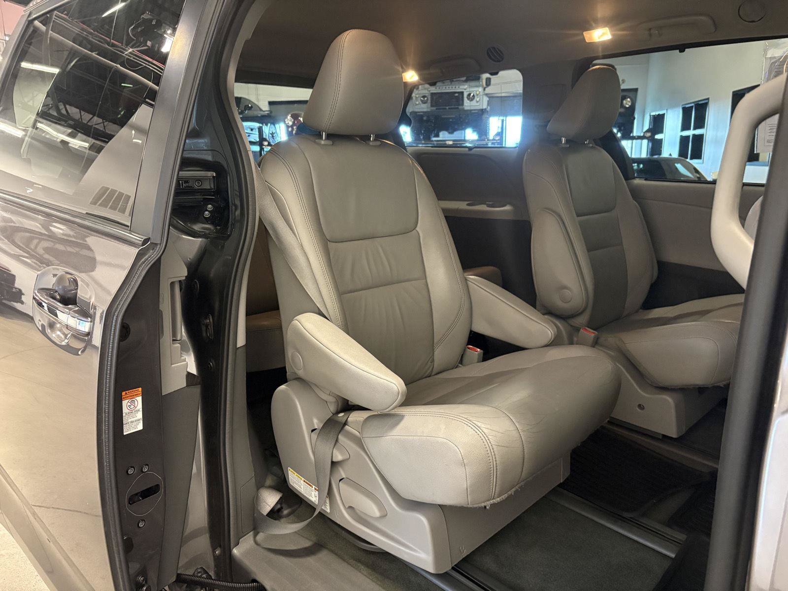 Used 2018 Toyota Sienna XLE Premium w/ Carpet Mat Package AWD/4WD image 41