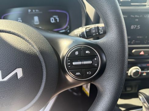 Used 2025 Kia Soul LX FWD image 19