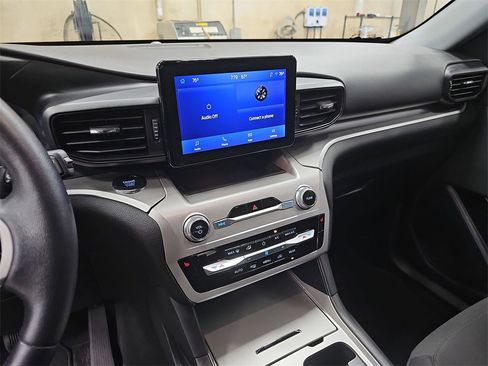 Used 2022 Ford Explorer XLT image 20