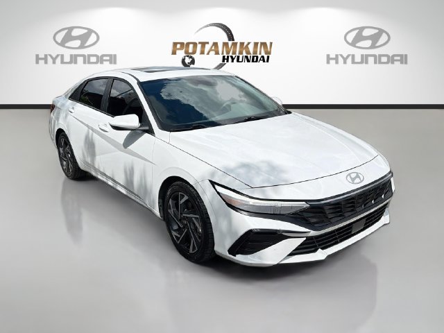 Used 2024 Hyundai Elantra SEL w/ Convenience Package FWD image 3