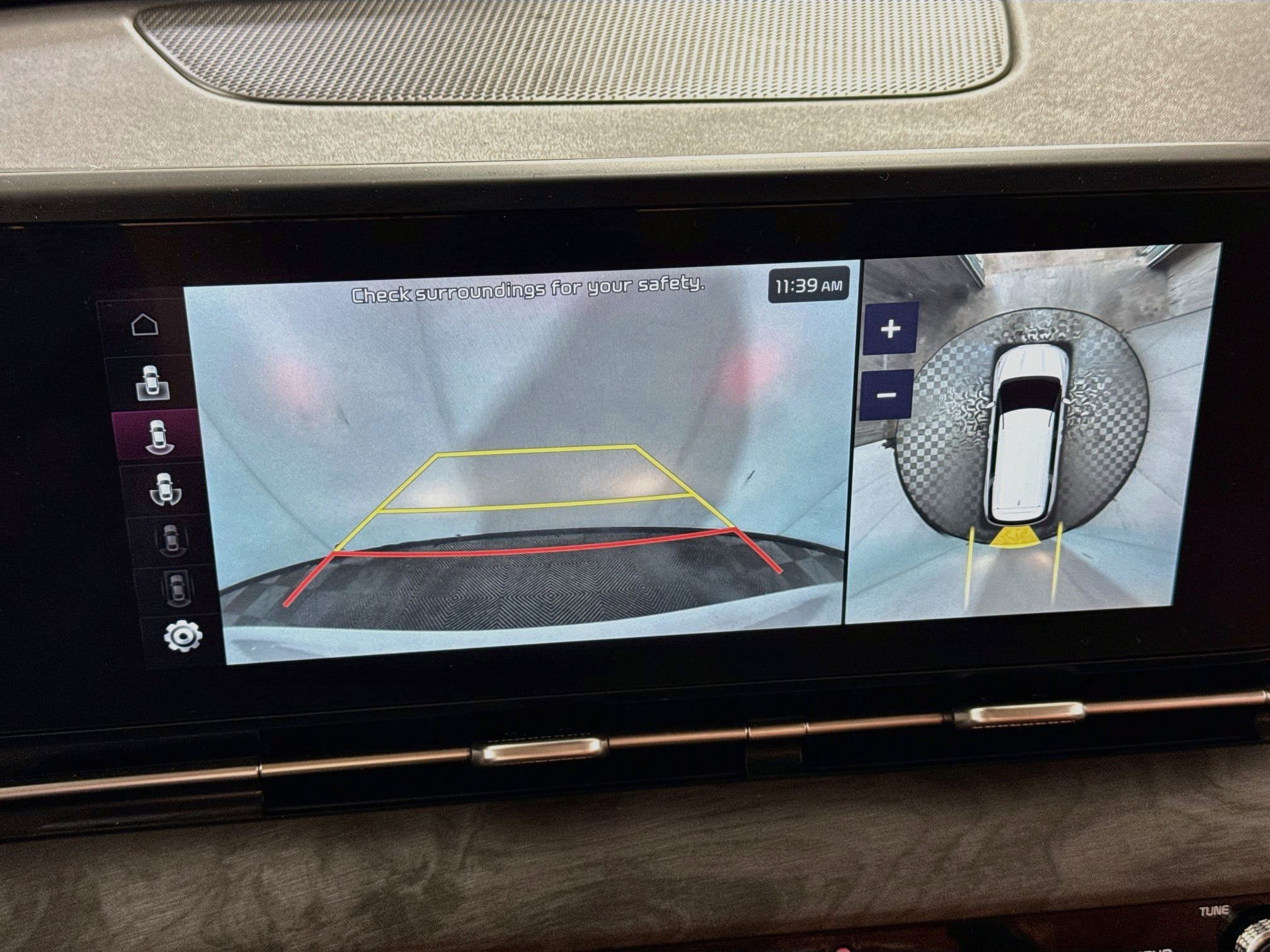 Used 2024 Kia Carnival SX FWD image 3