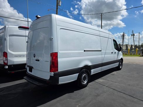 Used 2021 Mercedes-Benz Sprinter 2500 image 6