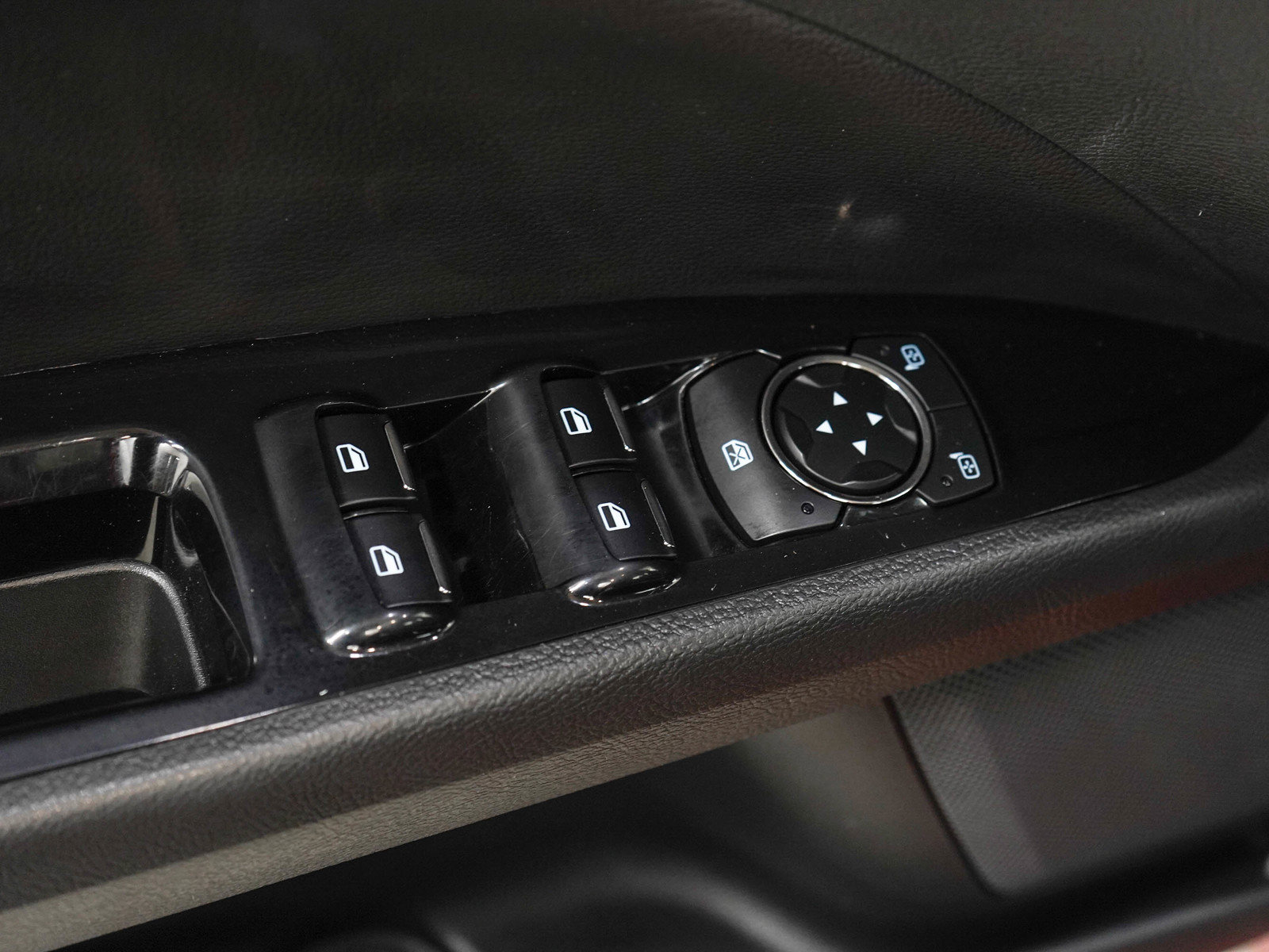 Used 2015 Ford Fusion SE w/ Equipment Group 202A FWD image 19