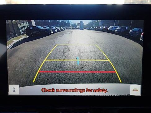 Certified 2023 Toyota Venza XLE image 27