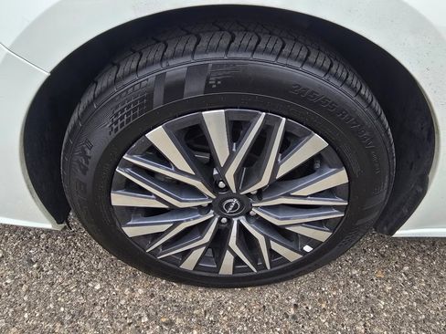 Used 2025 Nissan Altima 2.5 SV image 8