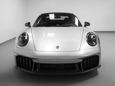 Certified 2025 Porsche 911 Carrera GTS RWD image 8
