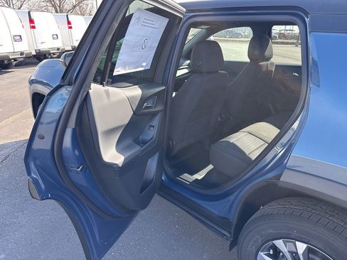 New 2026 Chevrolet Equinox LT w/ LPO, Floor Liner Package FWD image 29