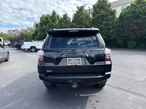 Used 2021 Toyota 4Runner SR5 Premium w/ Moonroof Package AWD/4WD image 4