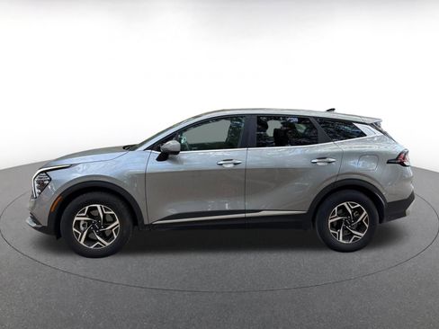 Used 2025 Kia Sportage LX image 4