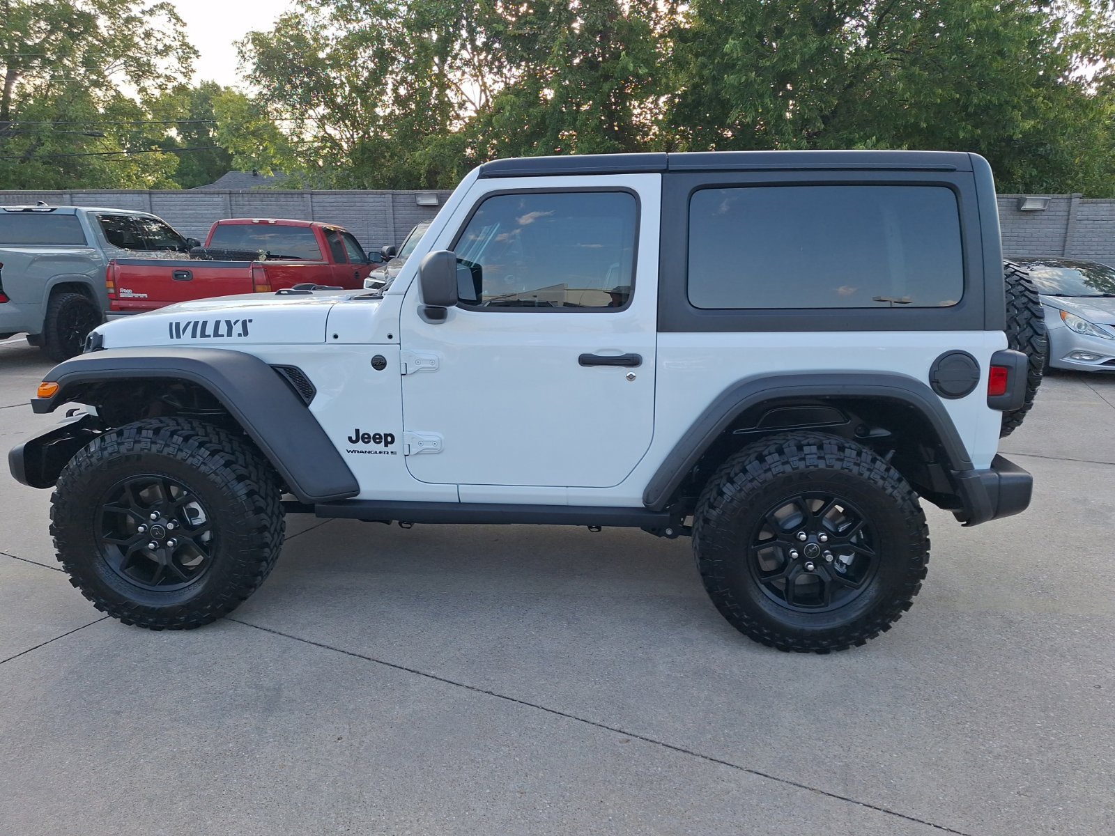 Used 2025 Jeep Wrangler Sport AWD/4WD image 3