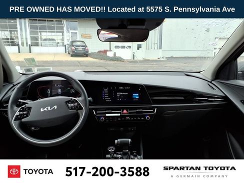 Used 2023 Kia Niro EX image 12