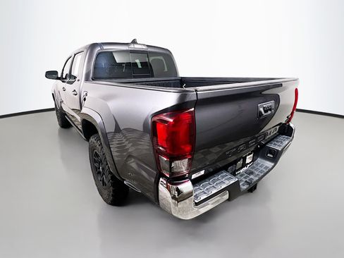 Used 2021 Toyota Tacoma SR5 RWD image 8