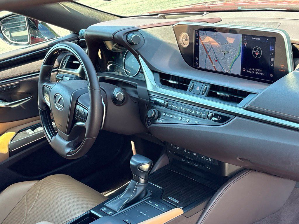Used 2019 Lexus ES 300h w/ Accessory Package 2 FWD image 31