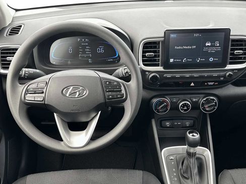 New 2025 Hyundai Venue SE image 17