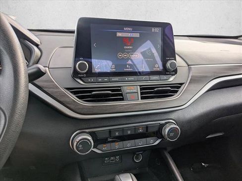 Used 2024 Nissan Altima 2.5 SV image 14