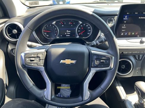 Used 2025 Chevrolet Blazer LT AWD/4WD image 10