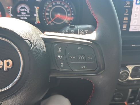 Used 2024 Jeep Wrangler Unlimited Rubicon AWD/4WD image 29