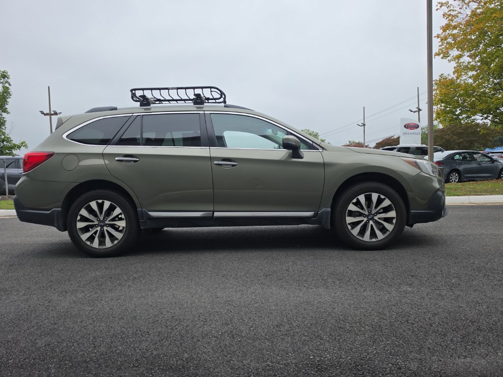 Used 2019 Subaru Outback 3.6R Touring AWD/4WD image 2