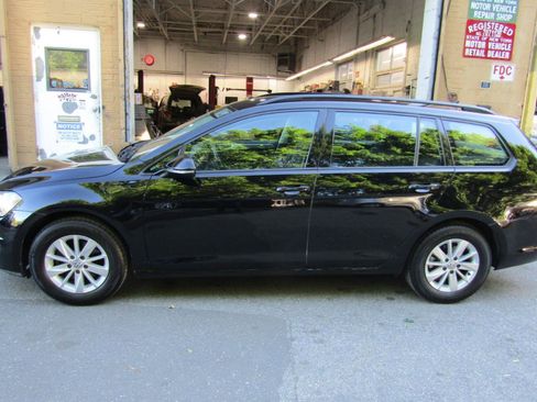 Used 2017 Volkswagen Golf S FWD image 2