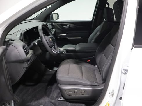 Used 2025 Chevrolet Traverse LT w/ LPO, Floor Liner Package AWD/4WD image 9