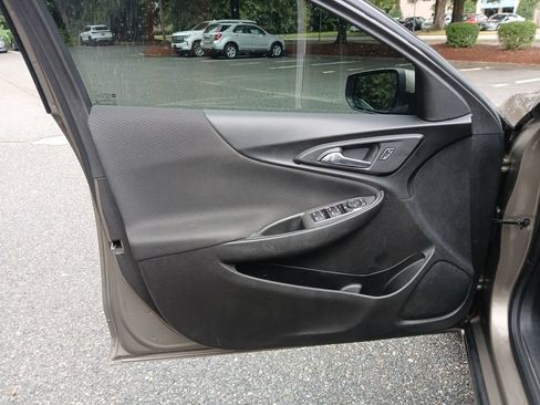 Used 2020 Chevrolet Malibu LT FWD image 11