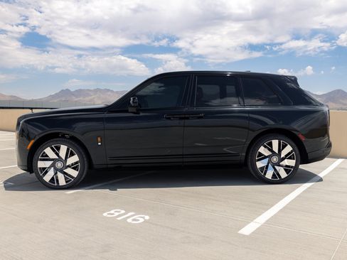 Used 2026 Rolls-Royce Cullinan AWD/4WD image 5