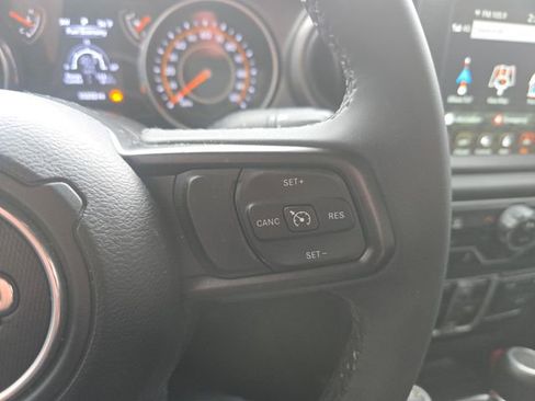 Used 2023 Jeep Gladiator Sport image 17