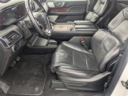 Used 2021 Lincoln Navigator Reserve image 16
