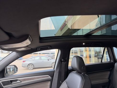 Certified 2023 Volkswagen Atlas Cross Sport SE w/ Panoramic Sunroof Package image 16