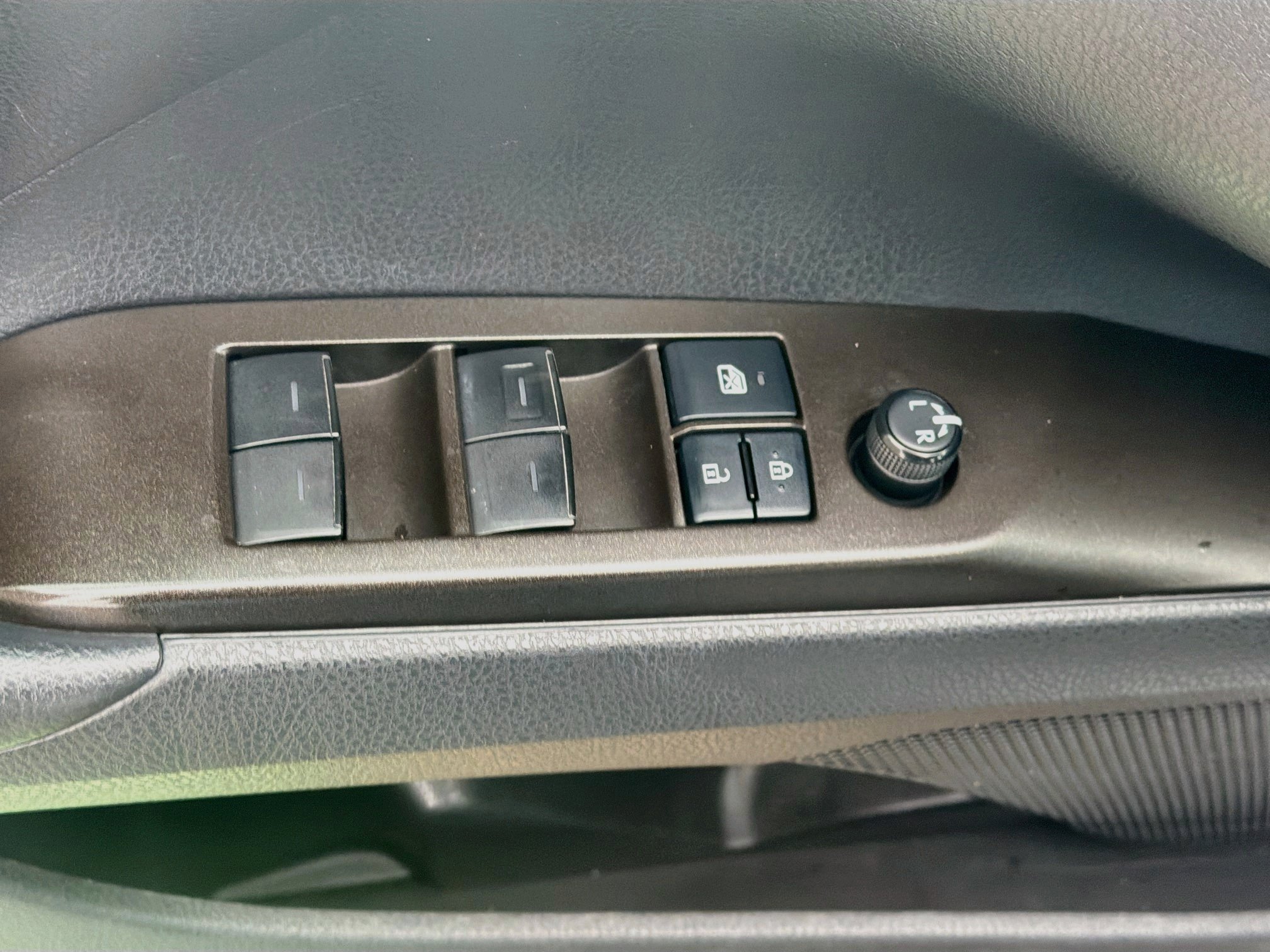 Used 2021 Toyota Camry LE FWD image 15