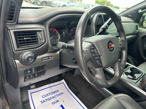 Used 2022 Nissan Titan PRO-4X w/ Pro-4x Convenience Package AWD/4WD image 16