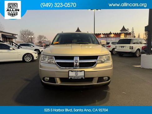 Used 2010 Dodge Journey SXT w/ Navigation & Sound Group I FWD image 2