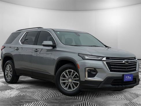 Used 2023 Chevrolet Traverse LT w/ Rear Camera Mirror Package AWD/4WD image 1