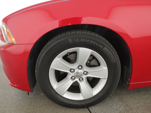Used 2012 Dodge Charger SXT image 2