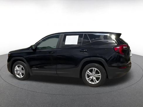 Used 2024 GMC Terrain SLE FWD image 9