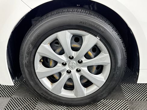 Used 2022 Toyota Corolla LE image 36
